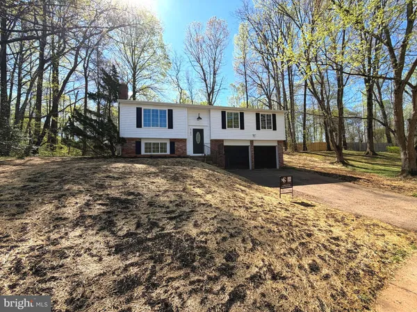 $825,000 | 9203 Fox Lair Drive, Burke, VA 22015