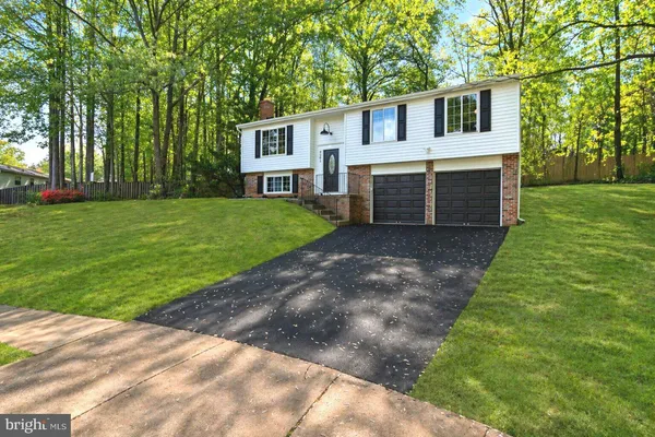 $825,000 | 9203 Fox Lair Drive, Burke, VA 22015