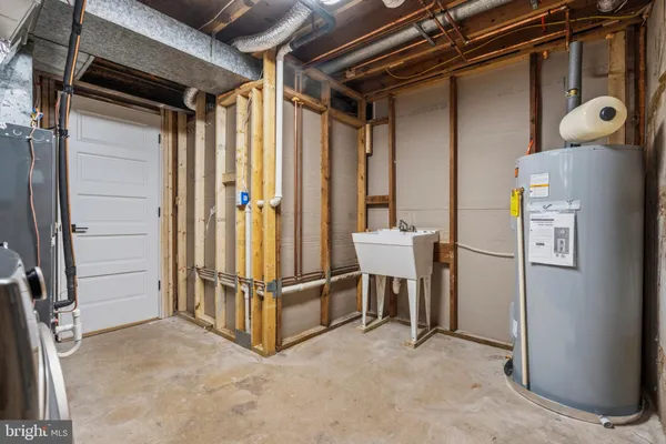 $825,000 | 9203 Fox Lair Drive, Burke, VA 22015