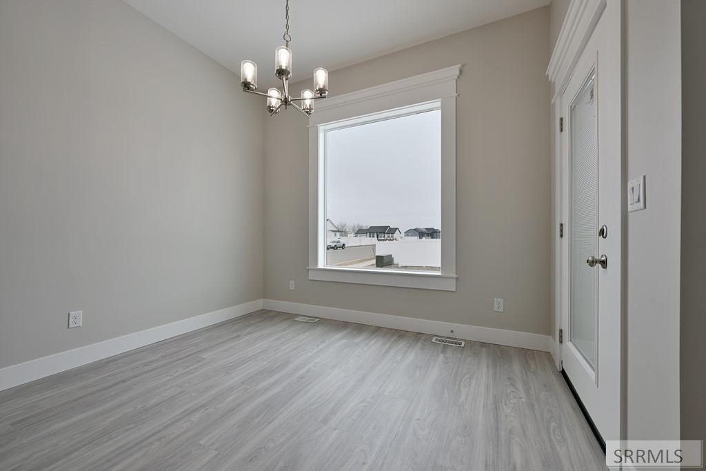 3653 Eugene Avenue Ammon, ID 83406 - Photo 4 of 16 Dining Area