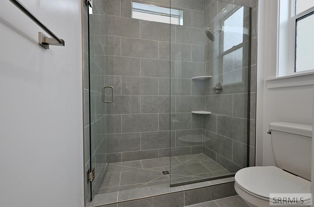 3653 Eugene Avenue Ammon, ID 83406 - Photo 7 of 16 Primary Ensuite