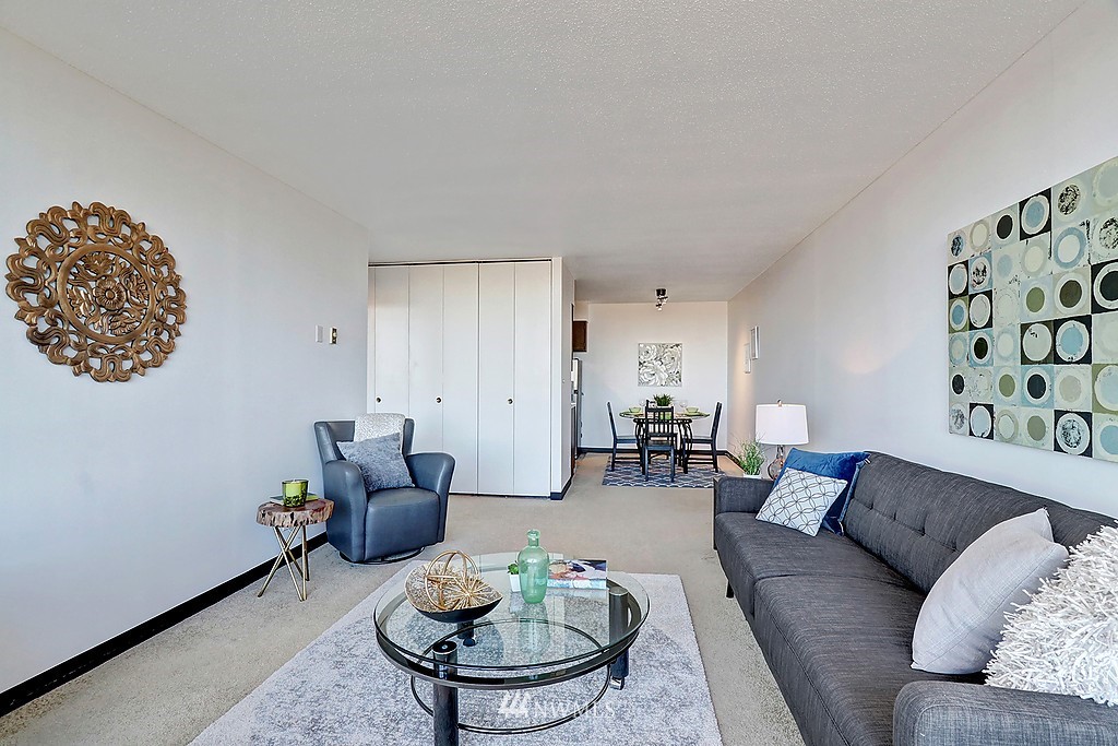 4540 8th Avenue Northeast, Unit 2203 Seattle, WA 98105 - Photo 4 of 20 Gallery Image 4