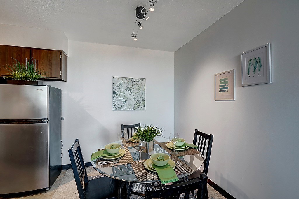 4540 8th Avenue Northeast, Unit 2203 Seattle, WA 98105 - Photo 5 of 20 Gallery Image 5