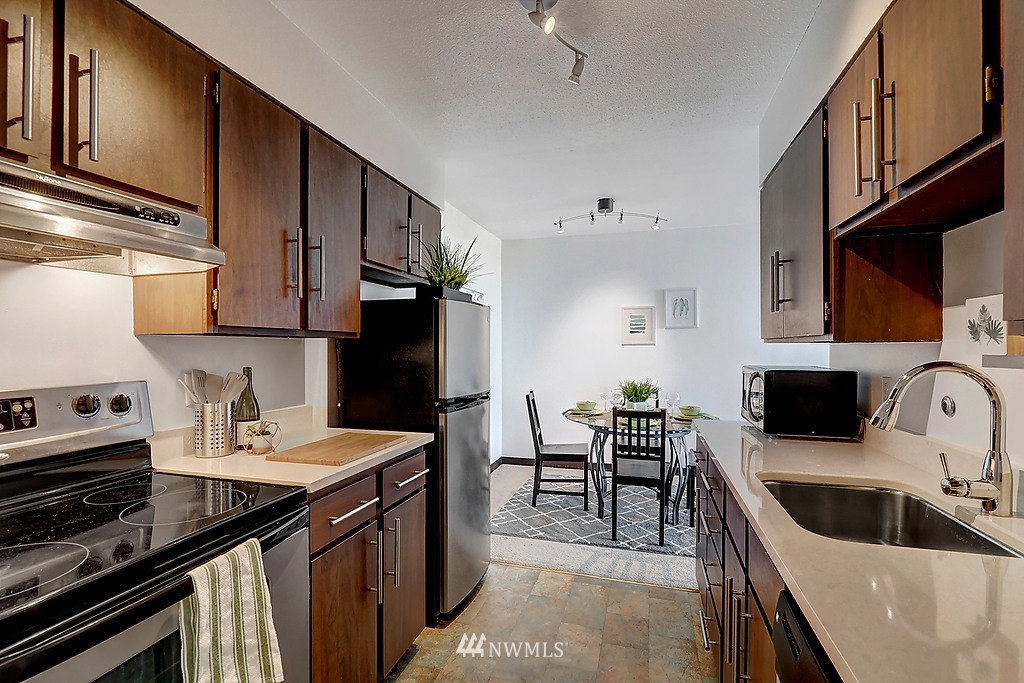 4540 8th Avenue Northeast, Unit 2203 Seattle, WA 98105 - Photo 6 of 20 Gallery Image 6