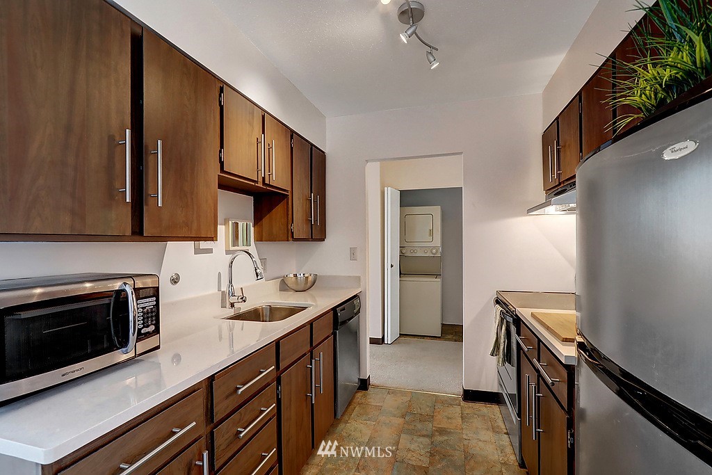 4540 8th Avenue Northeast, Unit 2203 Seattle, WA 98105 - Photo 7 of 20 Gallery Image 7