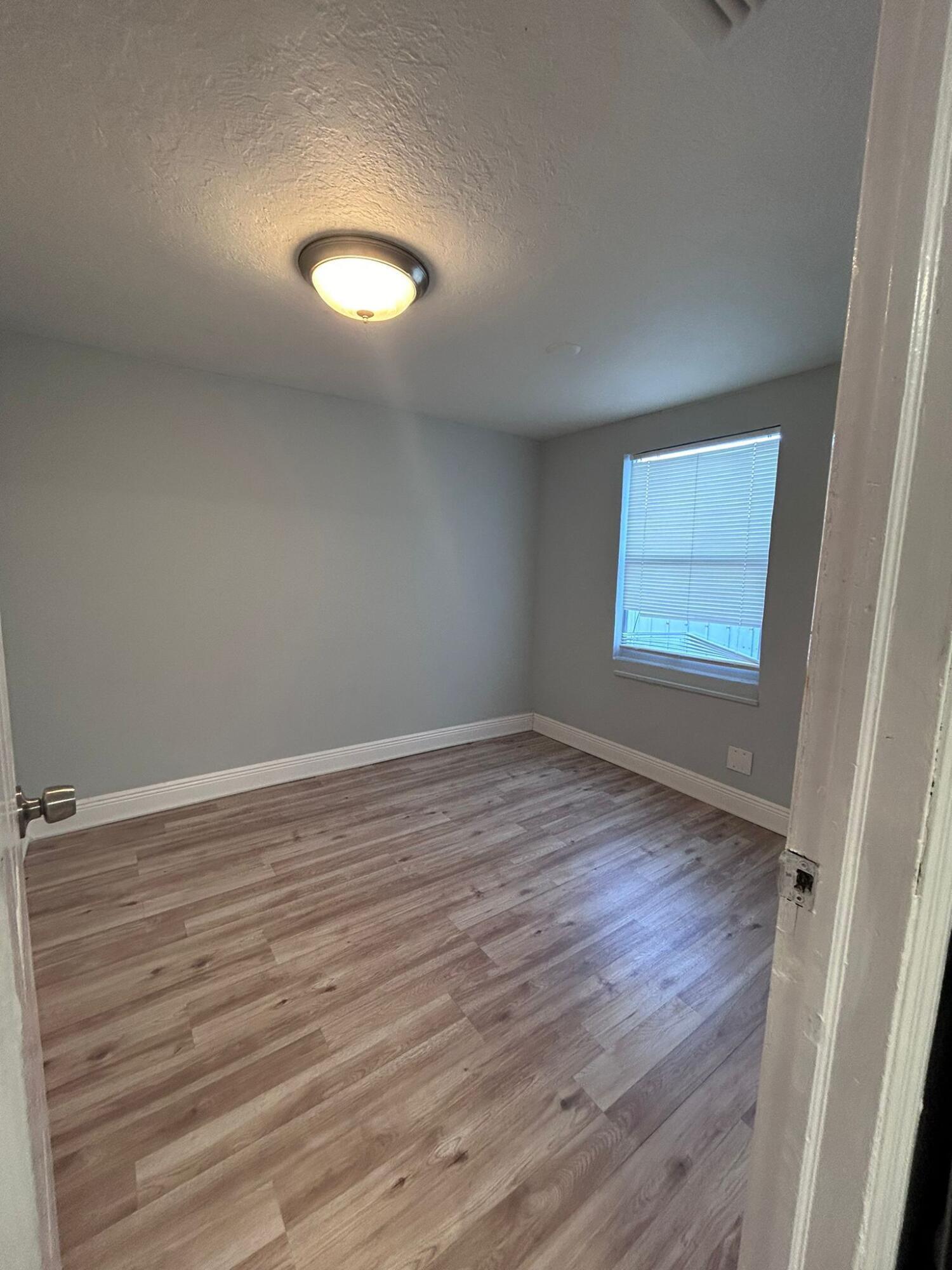 3901 Lakewood Road, Unit A Palm Springs, FL 33461 - Photo 10 of 11 9be36917-b8cd-496b-86e3-11f774379daa