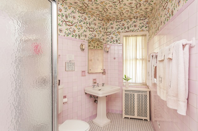 1201 Chatfield Road Winnetka, IL 60093 - Photo 18 of 25 a bathroom with a sink and toilet