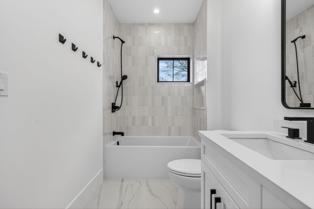 71 Cloverdale Road Newton, MA 02461 - Photo 10 of 27