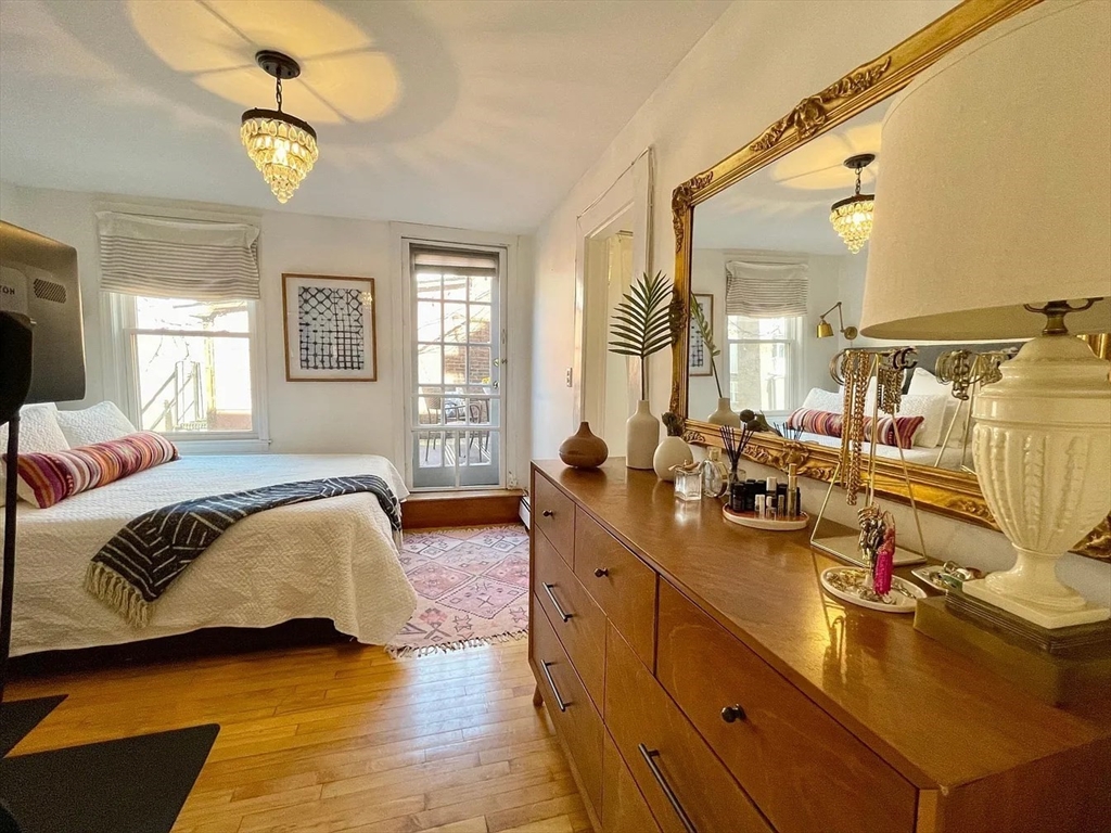 4 Derne Street, Unit 3 Boston, MA 02114 - Photo 11 of 13