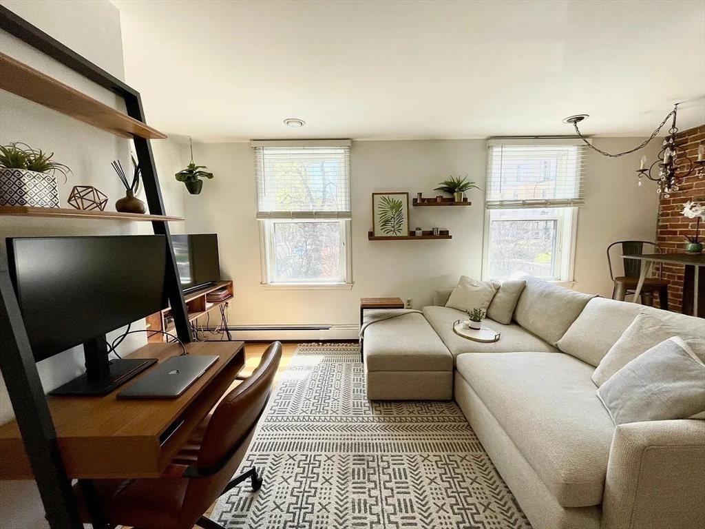 4 Derne Street, Unit 3 Boston, MA 02114 - Photo 5 of 13