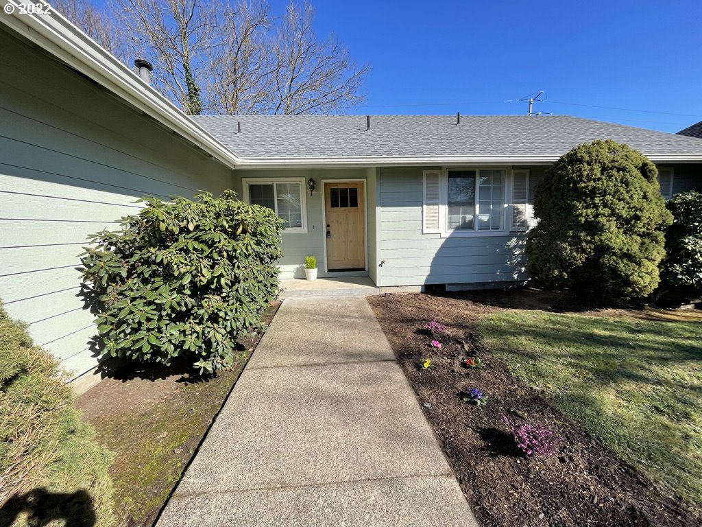 1740 Ridgley Boulevard Eugene, OR 97401 - Photo 2 of 27 Gallery Image 2