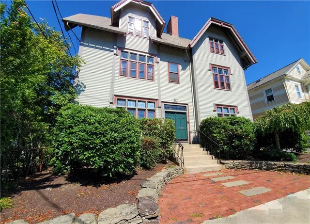 $3,000 | 28 Narragansett Avenue, Unit 1, Newport, RI 02840