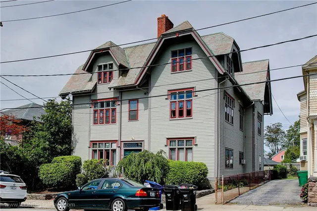 $3,000 | 28 Narragansett Avenue, Unit 1, Newport, RI 02840
