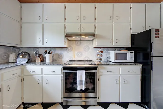 $3,000 | 28 Narragansett Avenue, Unit 1, Newport, RI 02840