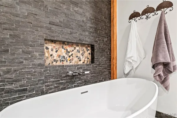 $1,150,000 | 260 Eldorado Drive, Lake Arrowhead, CA 92352