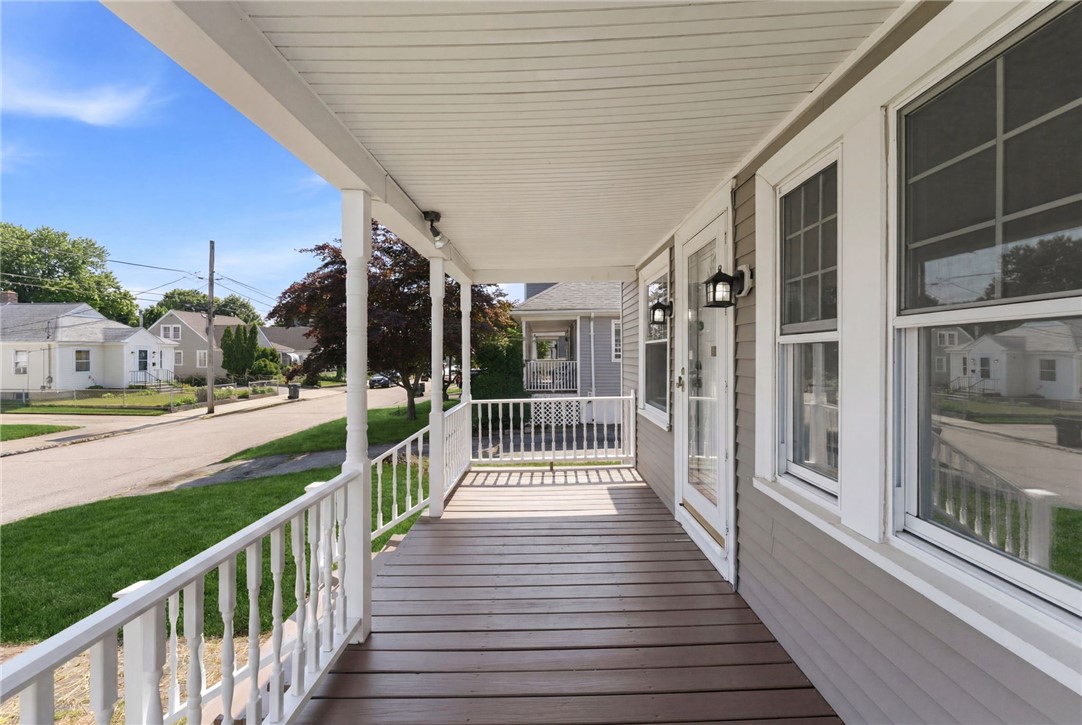 113 Warwick Road Pawtucket, RI 02861 - Photo 3 of 25