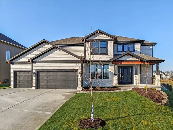 $689,950 | 9292 Zarda Drive, Lenexa, KS 66227