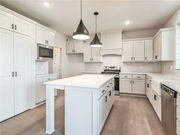 $689,950 | 9292 Zarda Drive, Lenexa, KS 66227