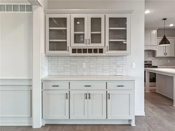 $689,950 | 9292 Zarda Drive, Lenexa, KS 66227