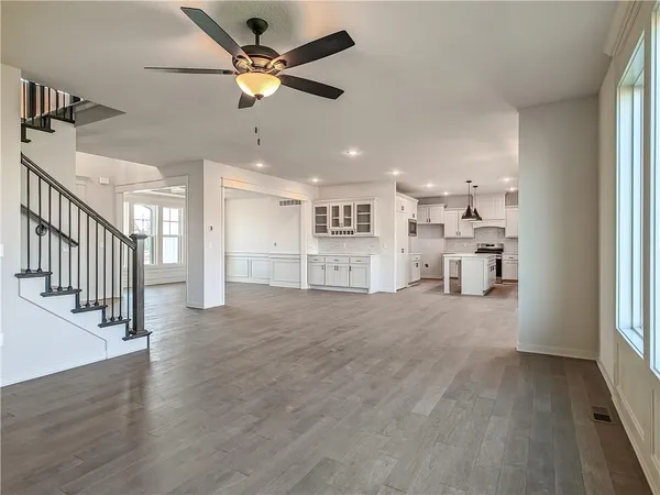 $689,950 | 9292 Zarda Drive, Lenexa, KS 66227