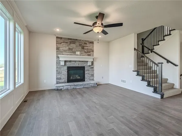 $689,950 | 9292 Zarda Drive, Lenexa, KS 66227