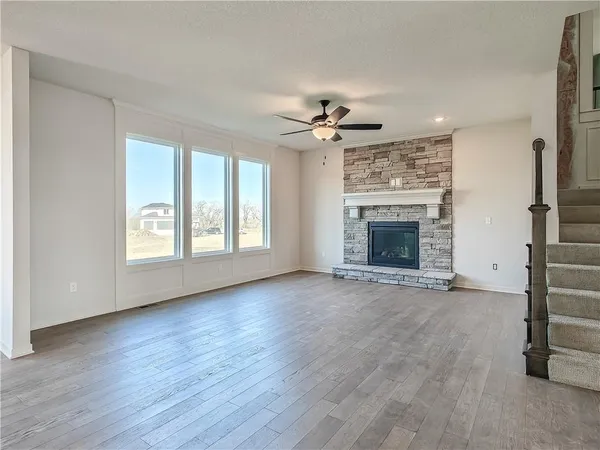 $689,950 | 9292 Zarda Drive, Lenexa, KS 66227