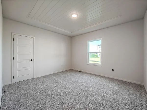 $689,950 | 9292 Zarda Drive, Lenexa, KS 66227
