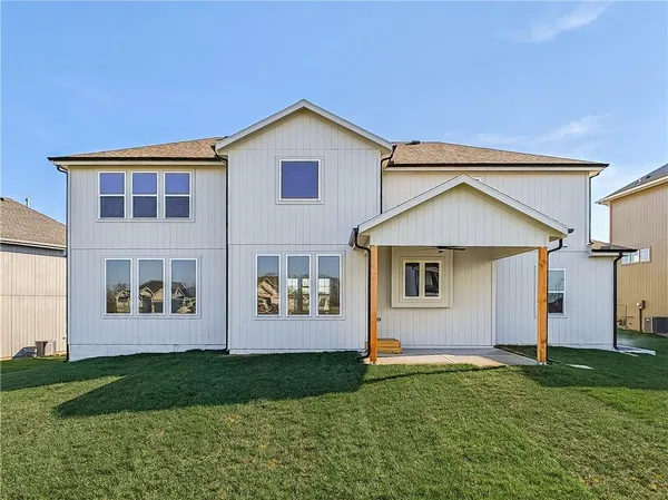 $689,950 | 9292 Zarda Drive, Lenexa, KS 66227