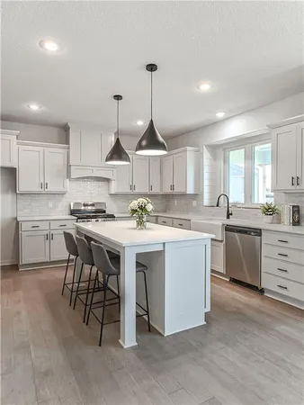 $689,950 | 9292 Zarda Drive, Lenexa, KS 66227