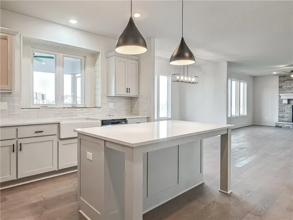 $689,950 | 9292 Zarda Drive, Lenexa, KS 66227