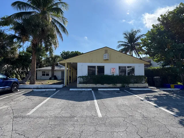 $1,800 | 110 Cascade Lane, Unit 2, Palm Beach Shores, FL 33404