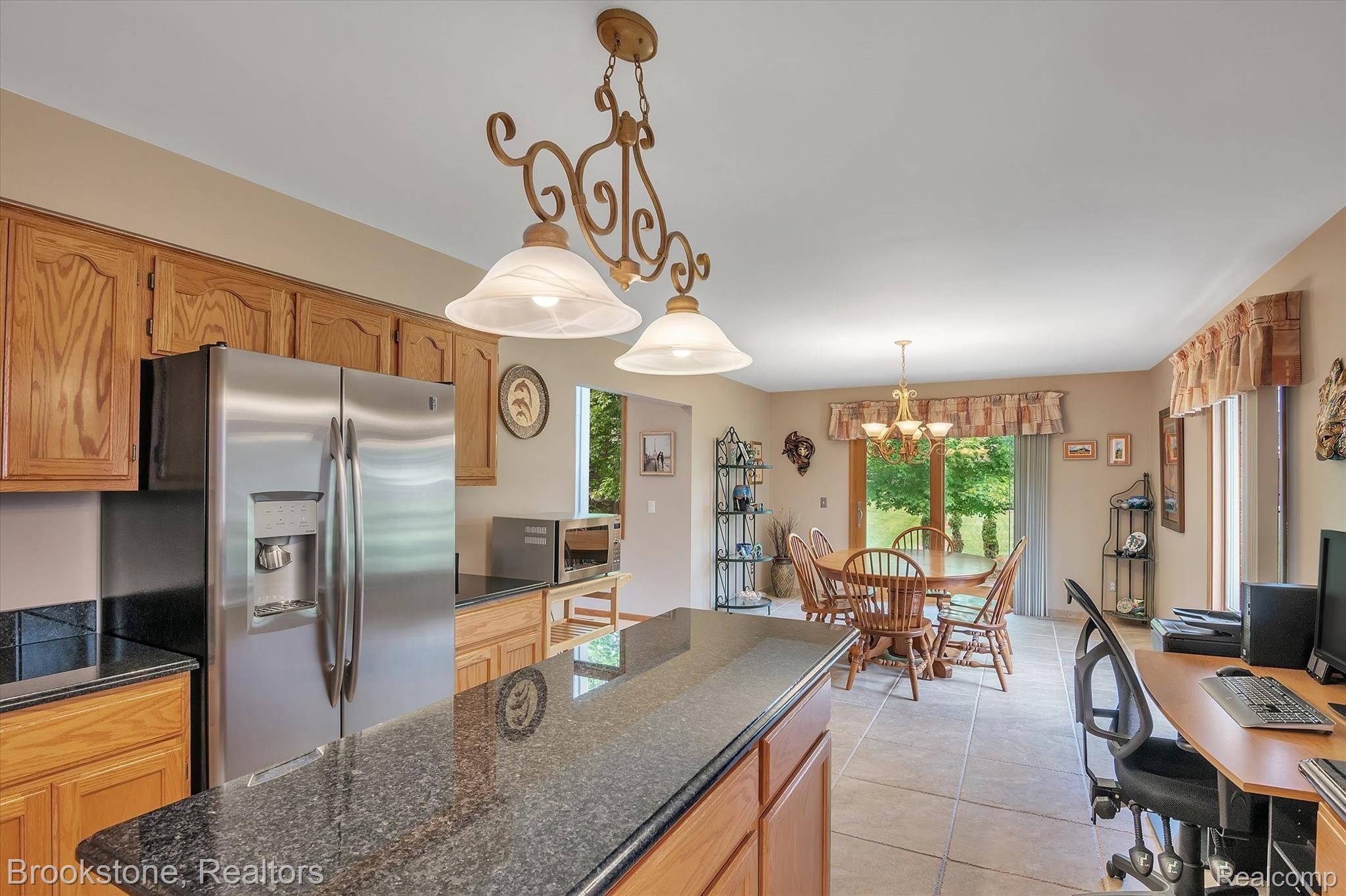 959 River Mist Drive Rochester, MI 48307 - Photo 11 of 40 Kitchen w/island