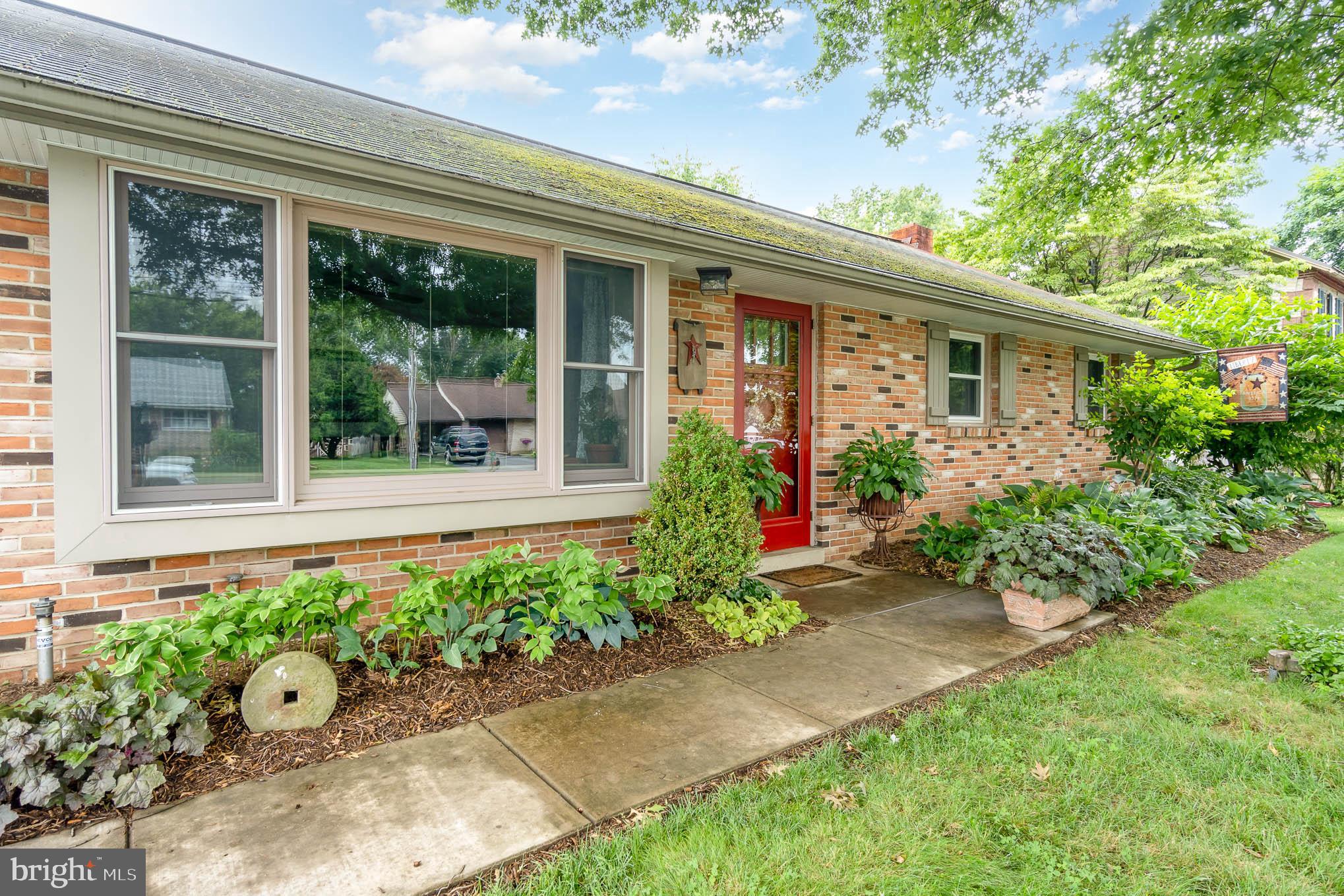 5 Farm Lane Lititz, PA 17543 - Photo 2 of 30