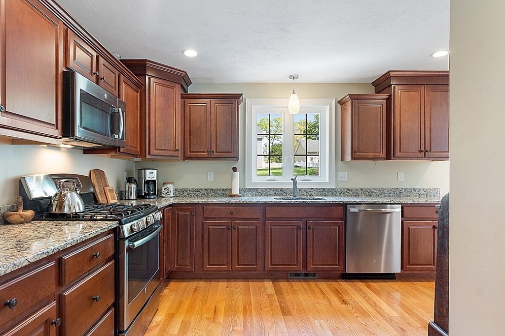 32 Maple Road Westford, MA 01886 - Photo 3 of 39 Gallery Image 3