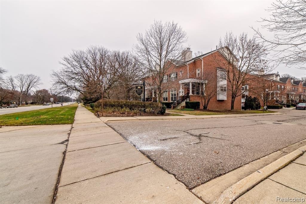 17026 Farmington Road Livonia, MI 48154 - Photo 3 of 36 Gallery Image 3