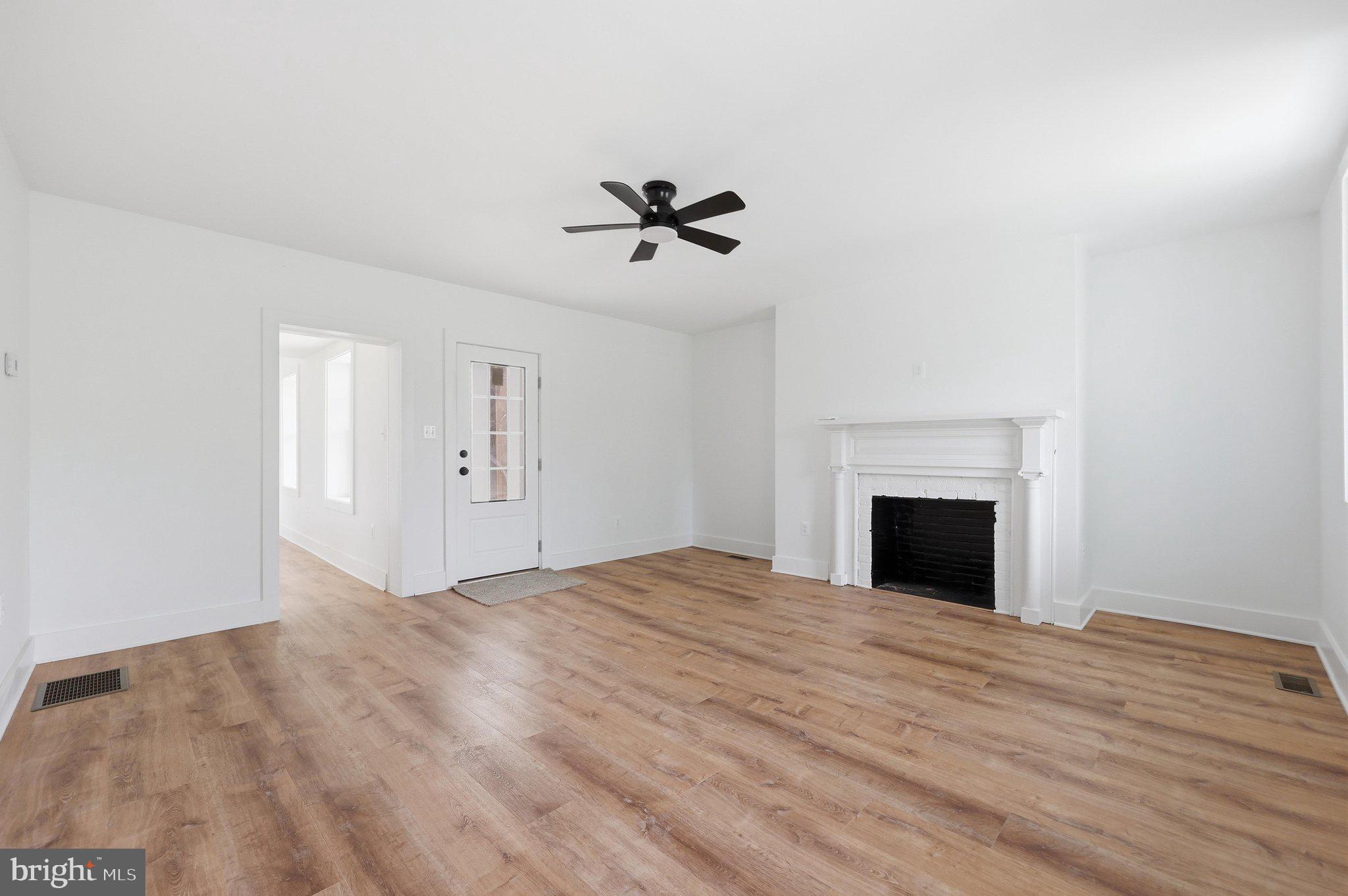 11523 Handboard Road Union Bridge, MD 21791 - Photo 7 of 48 Living Room