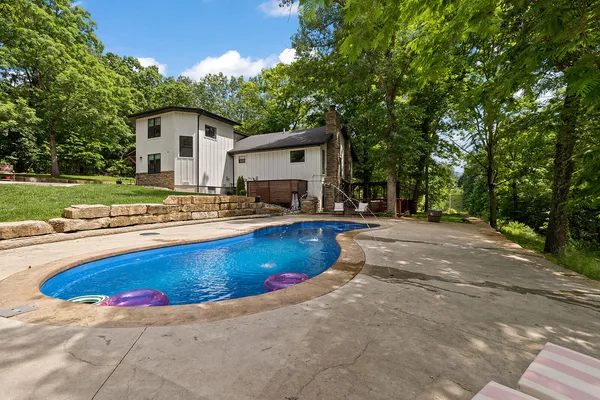 $894,900 | 9879 East State Hwy Ad, Rogersville, MO 65742