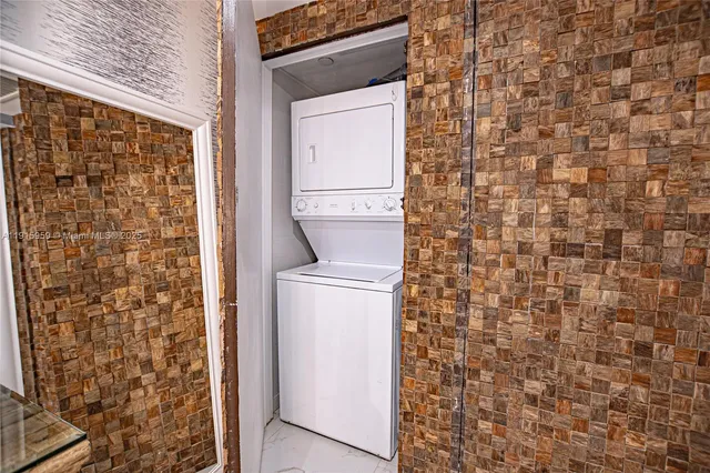 $4,500 | 500 Brickell Avenue, Unit 301, Miami, FL 33131