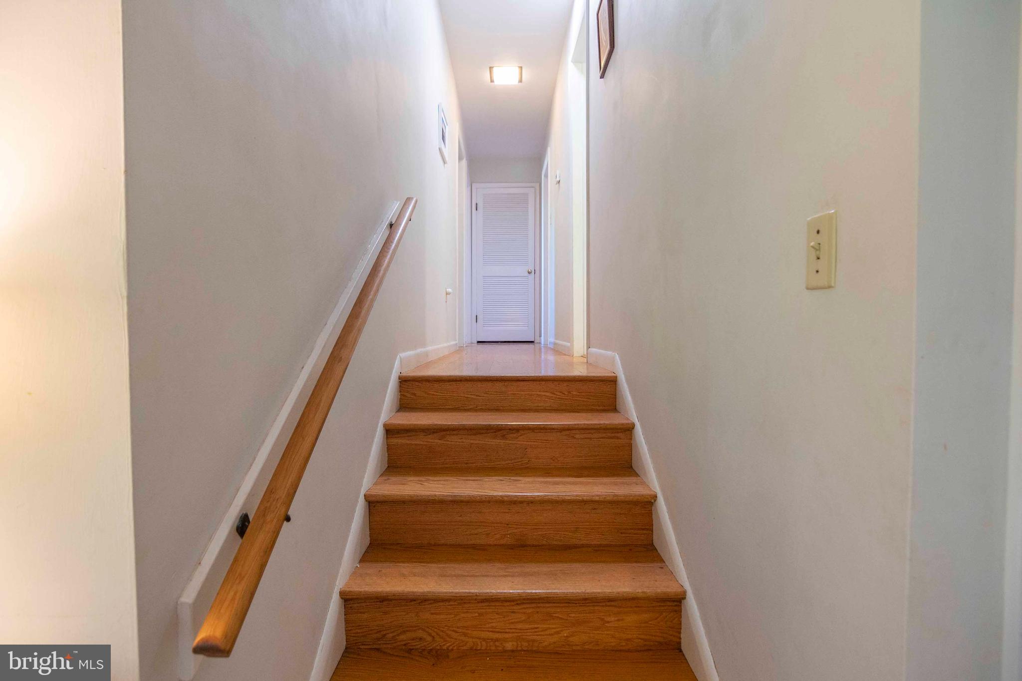 328 Jamestown Road Front Royal, VA 22630 - Photo 34 of 55 Oak stairs