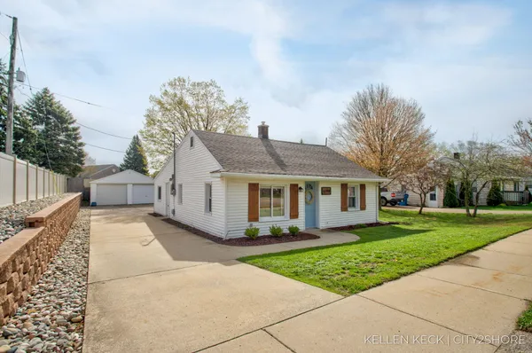 $305,000 | 6748 28th Avenue, Jenison, MI 49428