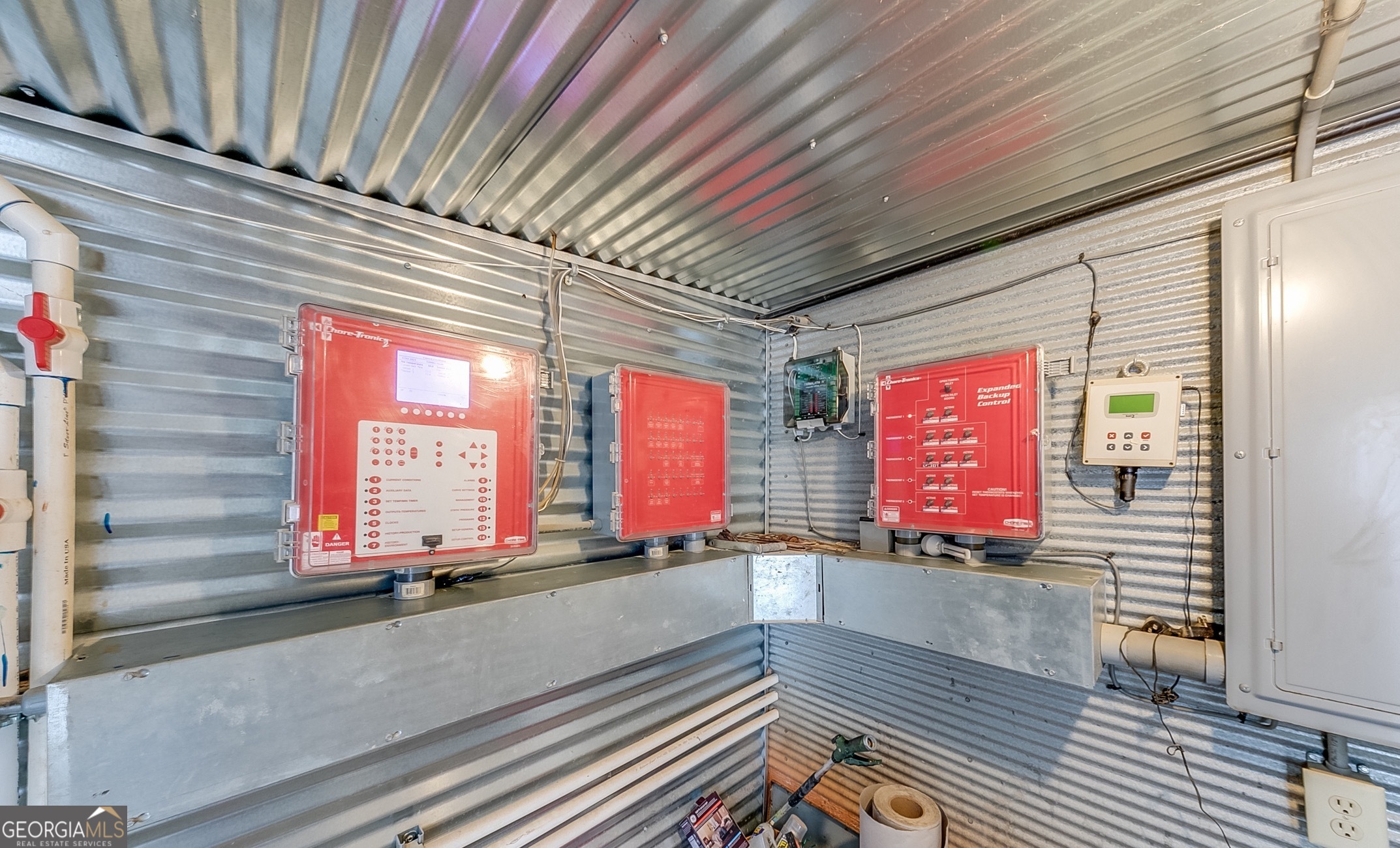 119 Yarbrough Ridgeway Road Commerce, GA 30529 - Photo 37 of 50 a view of an empty room with a window