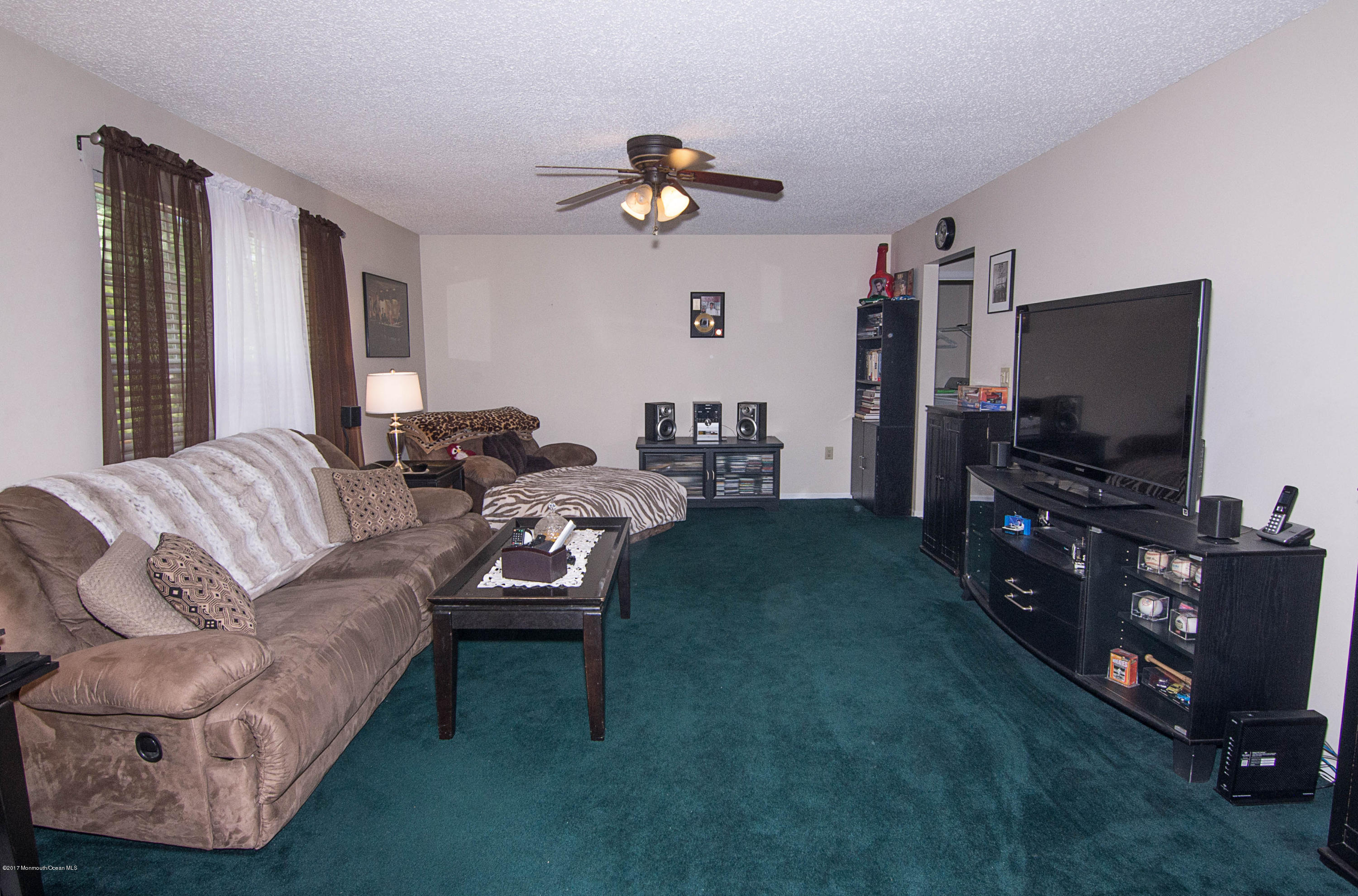 269 Lake Road Brick, NJ 08724 - Photo 17 of 39 _RMJ4833.jpg family room