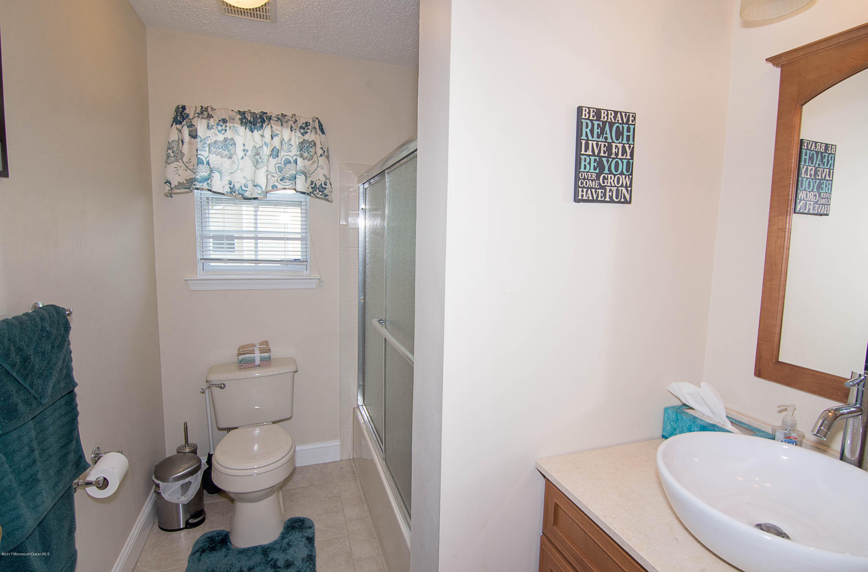 269 Lake Road Brick, NJ 08724 - Photo 26 of 39 _RMJ4904.jpg 2nd bath