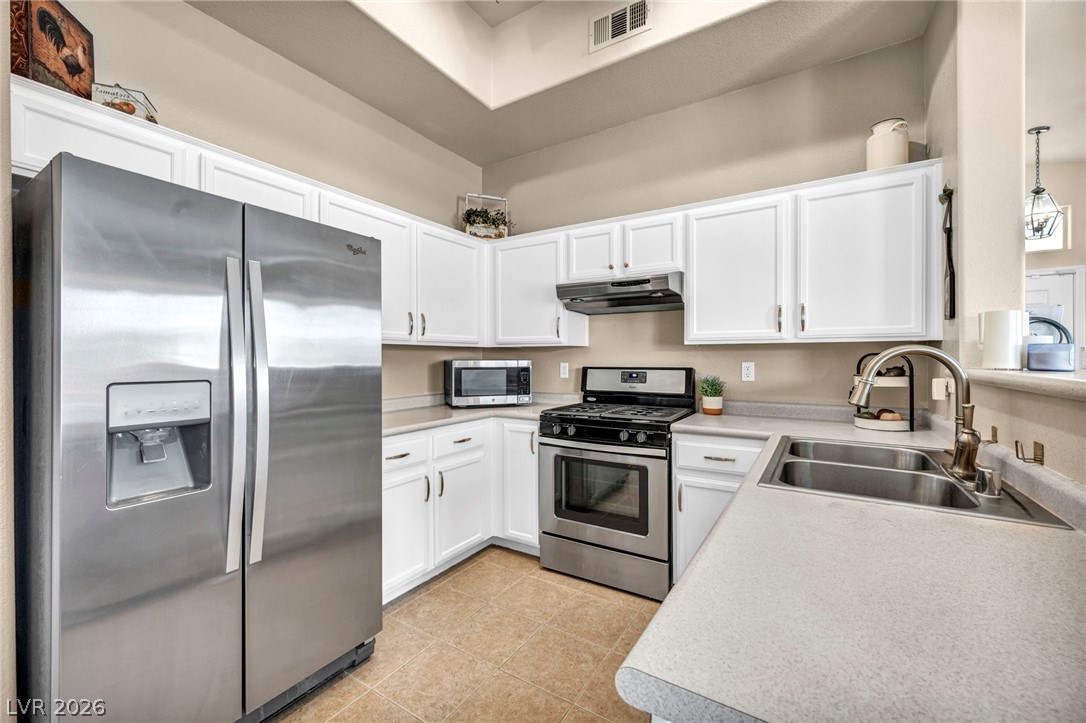2305 West Horizon Ridge Parkway, Unit 3621 Henderson, NV 89052 - Photo 6 of 23 A well-appointed culinary space featuring sleek stainless steel appliances and abundant white cabinetry.