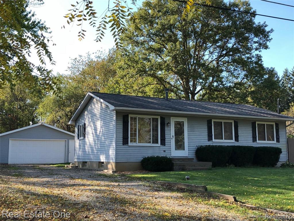 10023 Nimphie Road Fenton, MI 48430 - Photo 1 of 35