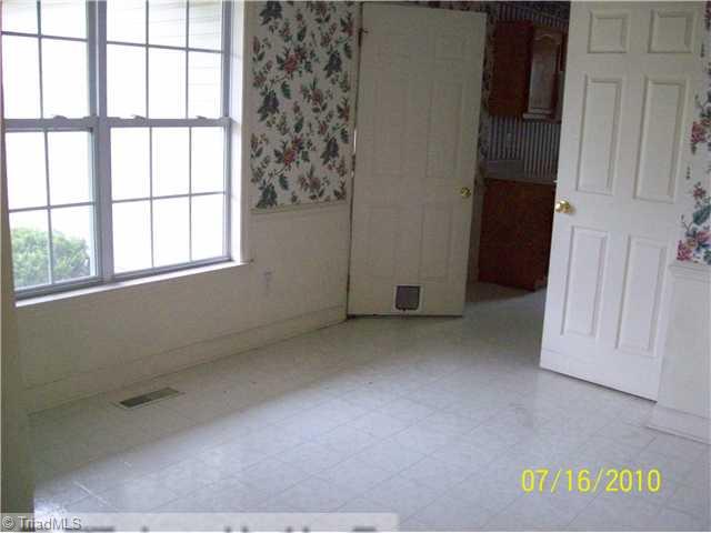 5330 Springhouse Farm Road Winston-Salem, NC 27107 - Photo 3 of 8 Interior Space/Layout.