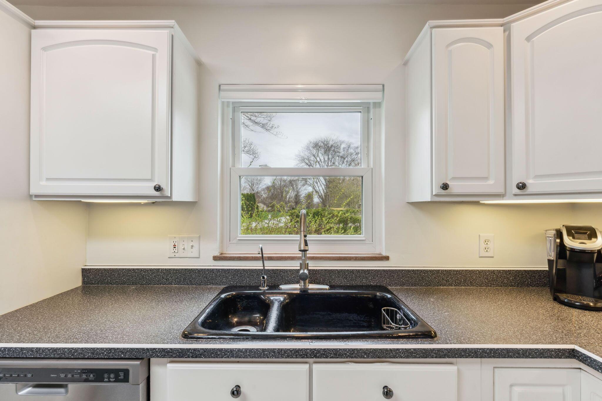4540 Summit Ridge Road Columbus, OH 43220 - Photo 17 of 65 Kitchen