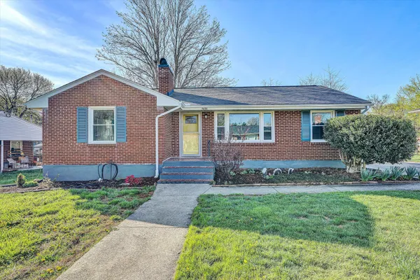 $285,500 | 4608 Elva Road Northwest, Roanoke, VA 24017