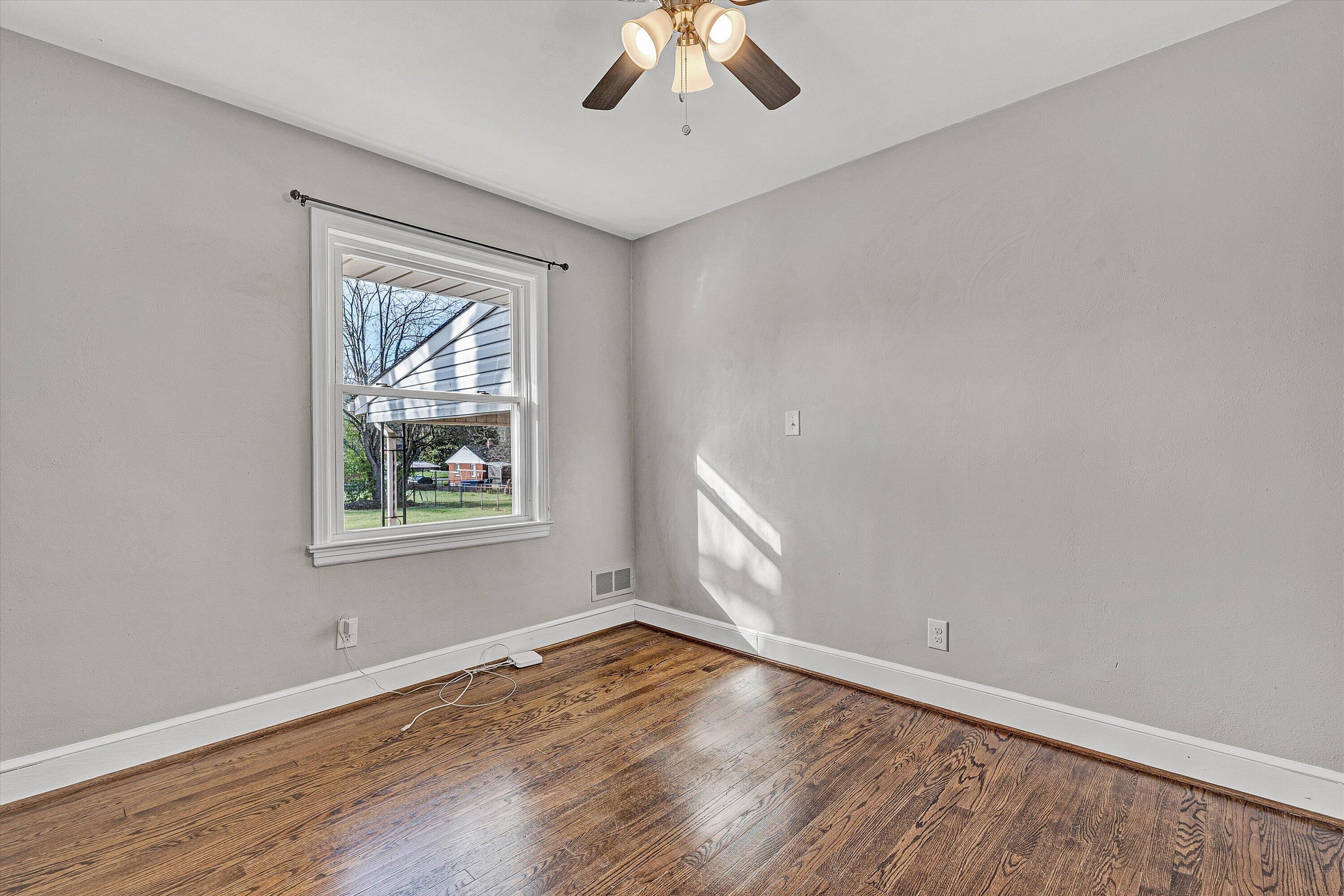 4608 Elva Road Northwest Roanoke, VA 24017 - Photo 16 of 38 16-SGP-09937