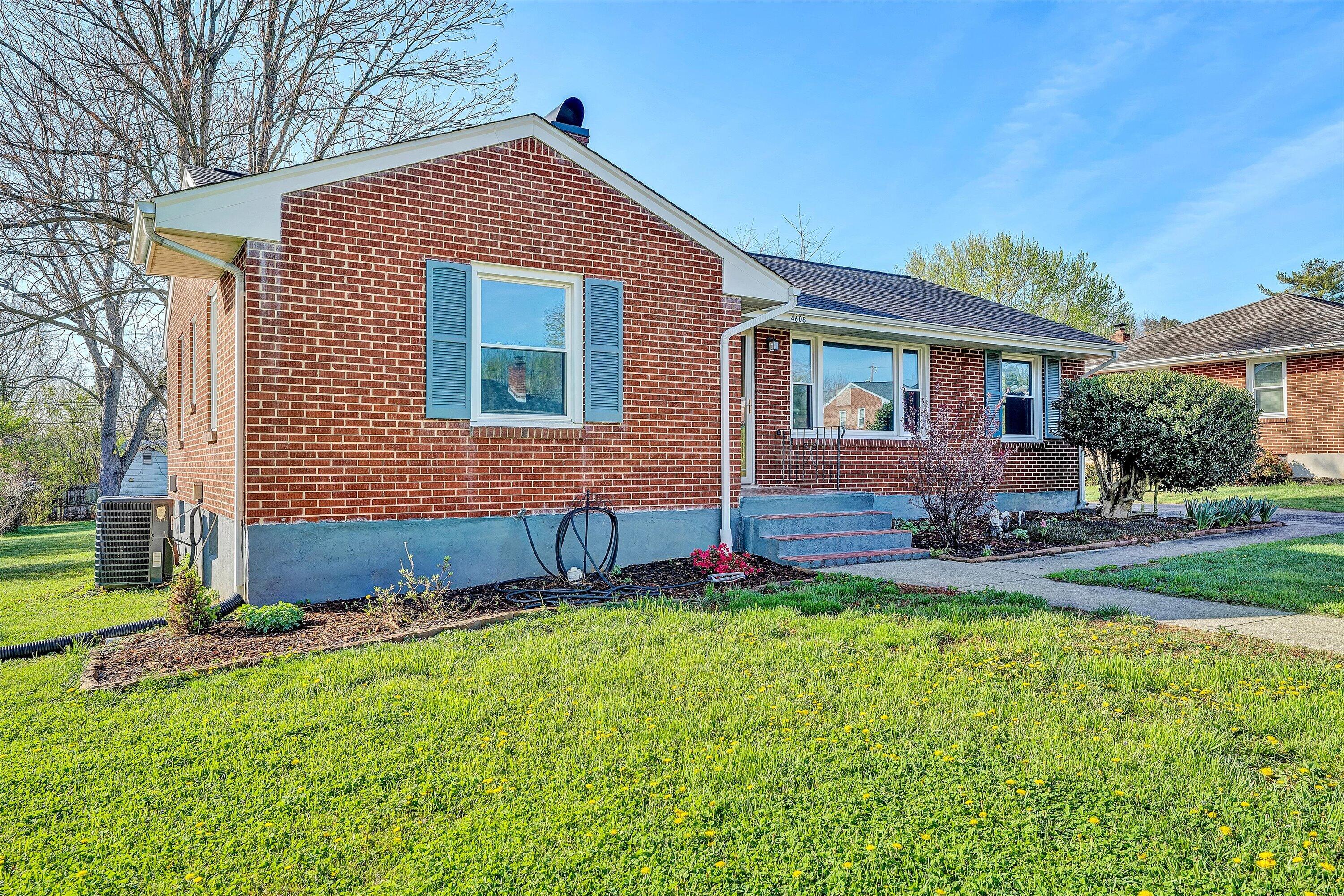 4608 Elva Road Northwest Roanoke, VA 24017 - Photo 3 of 38 03-SGP-00001